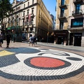 Le Pla de l'Os de Joan Miró au cœur de la Rambla de Barcelona.